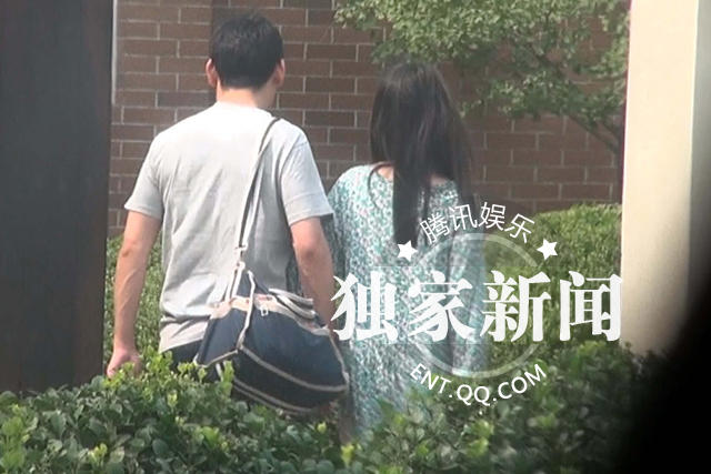 张静初恋情曝光 与神秘熟男牵手蜜吻
