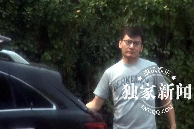 张静初恋情曝光 与神秘熟男牵手蜜吻