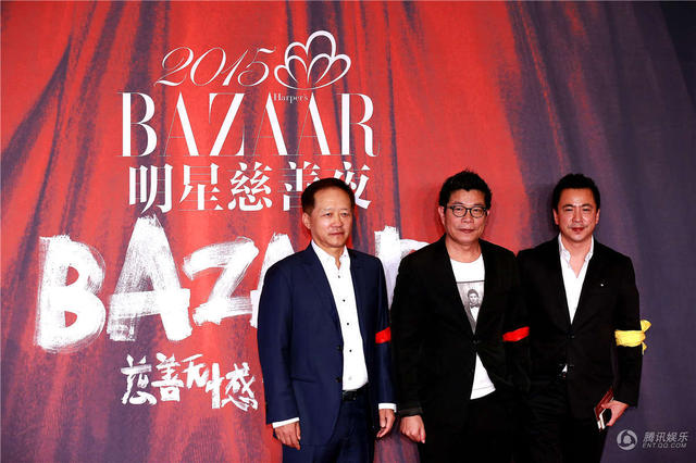 明星夫妻亮相慈善夜秀恩爱 黄晓明为Baby提裙摆