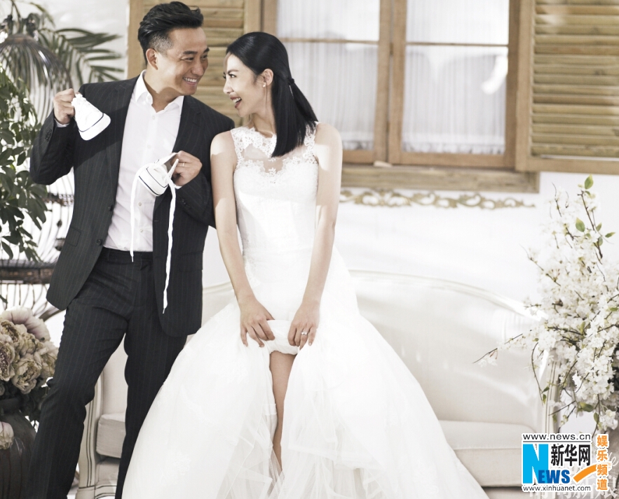 黄磊孙莉幸福拍婚纱照：20年承爱 与你一起