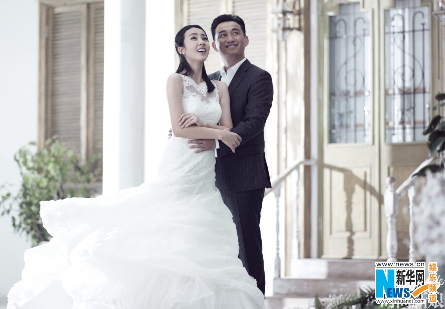 黄磊孙莉幸福拍婚纱照：20年承爱 与你一起