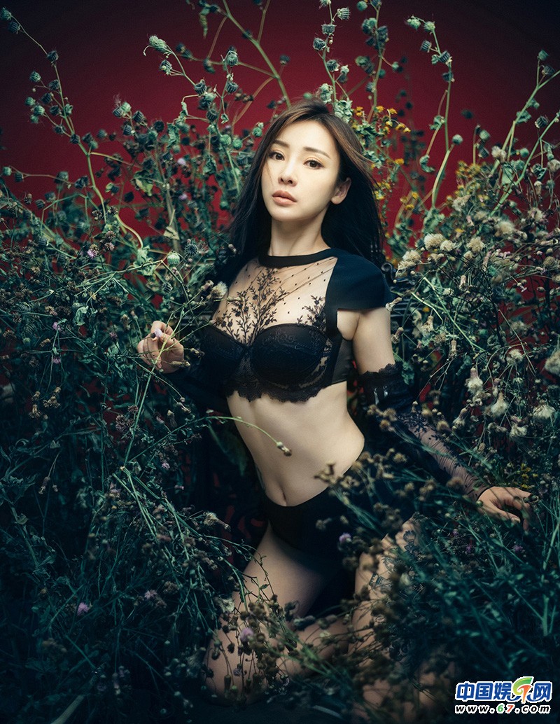柳岩三湿身牵马惹火性感 未刊登超清写真全曝光
