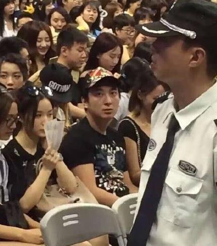 王思聪与神秘女穿情侣装似又交新欢 懒理偷拍