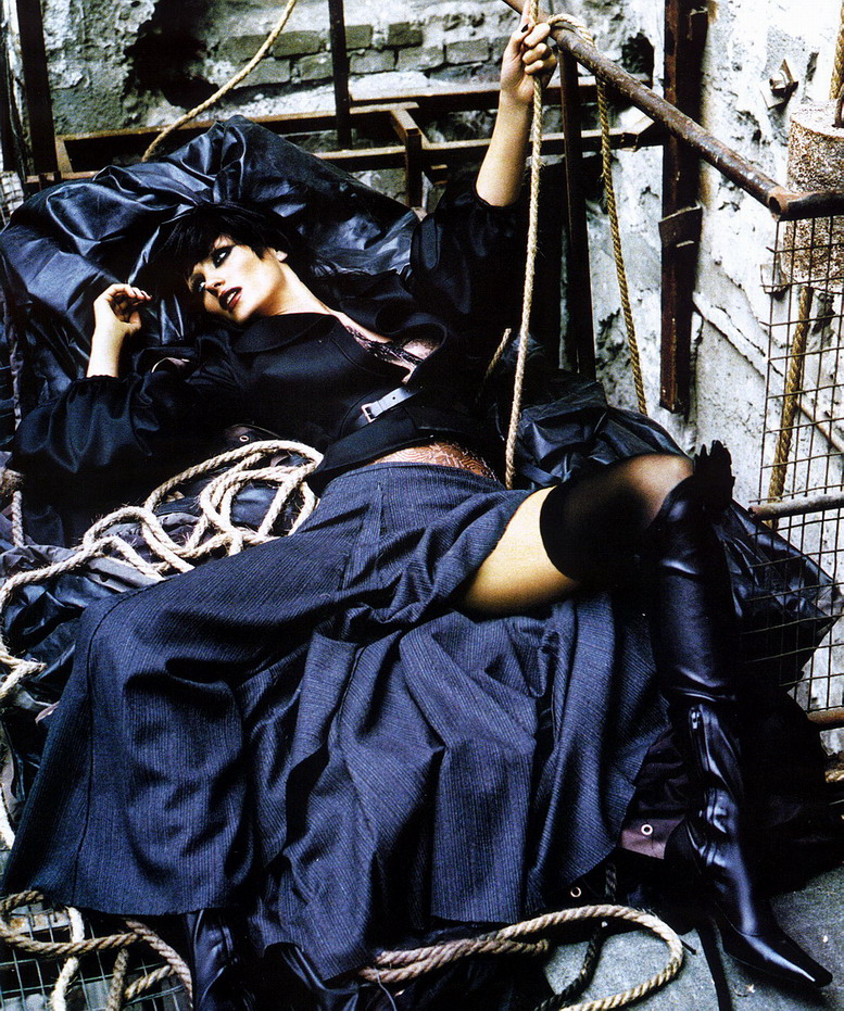 维秘天使冲浪致头颅骨折陷昏迷 或终生瘫痪