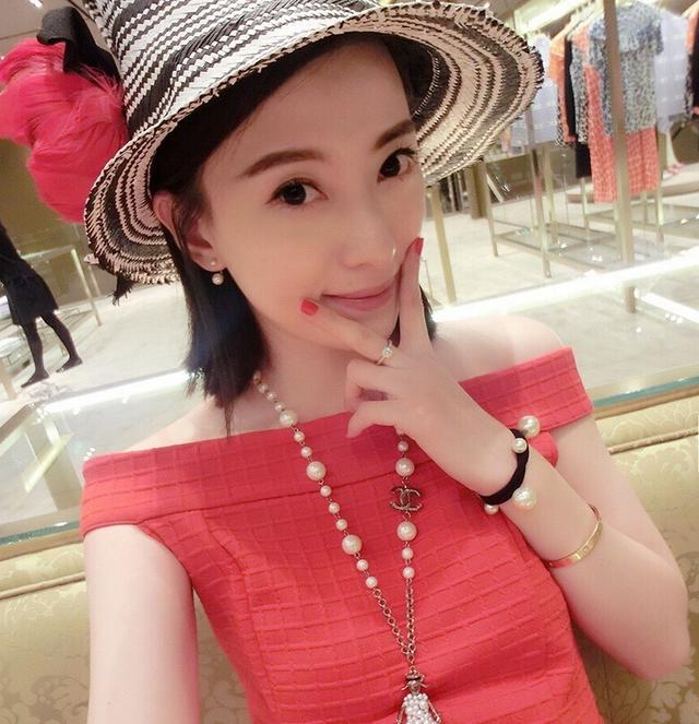 薛之谦被曝离婚 模特前妻美艳生活照曝光
