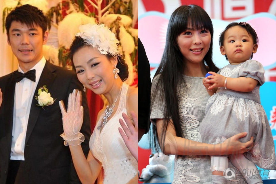 优雅空姐+性感主播 最美太太团力挺国足