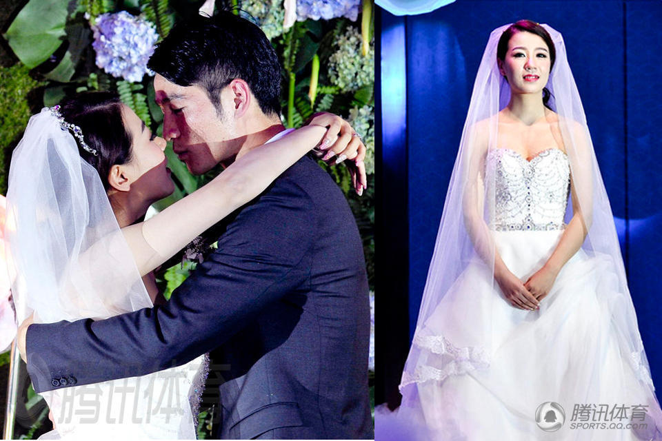 优雅空姐+性感主播 最美太太团力挺国足