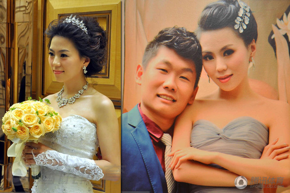 优雅空姐+性感主播 最美太太团力挺国足