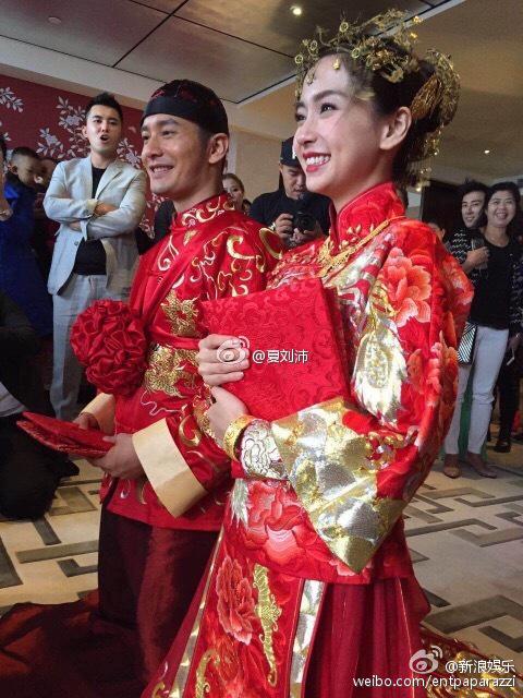 黄晓明baby办中式婚礼 跪拜父母端茶领红包