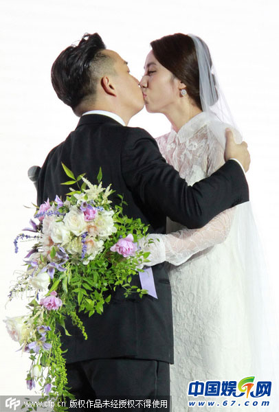 揭娱圈当众亲热虐狗团：李晨弯腰服侍范冰冰 郑恺抗女友