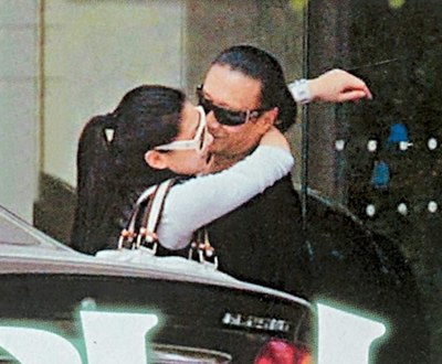 盘点当众调情惊呆路人明星 叶璇与男友热吻