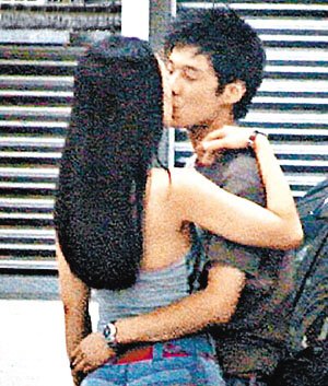 盘点当众调情惊呆路人明星 叶璇与男友热吻