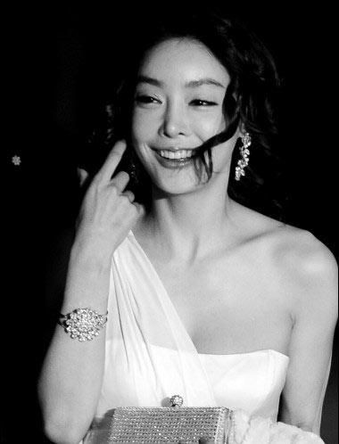 盘点娱圈自杀明星 34岁香港女主播烧炭身亡