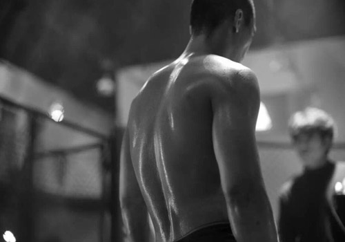 徐静蕾晒黄立行半裸照 汗流浃背肌肉健硕