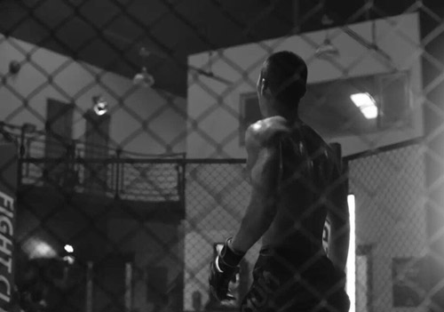 徐静蕾晒黄立行半裸照 汗流浃背肌肉健硕