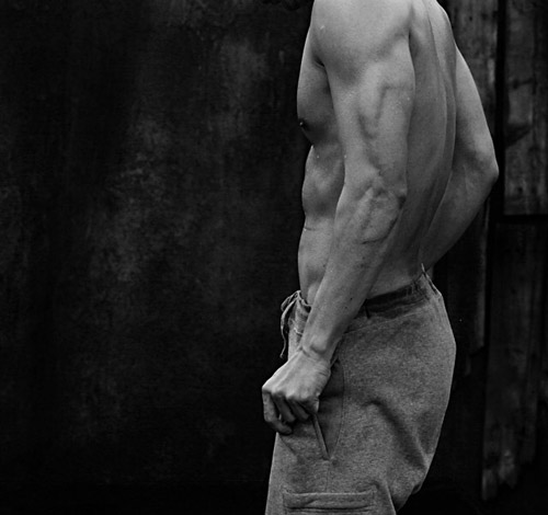 徐静蕾晒黄立行半裸照 汗流浃背肌肉健硕