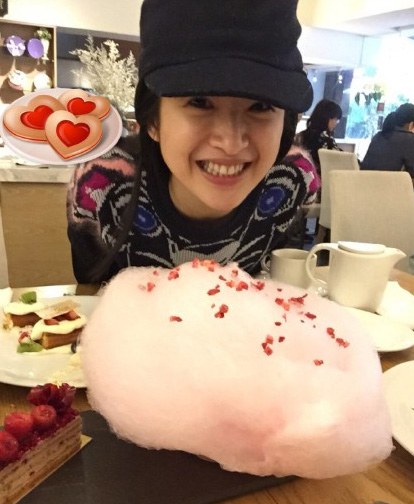 林依晨长腿一跨超霸气 老公背后偷学萌翻