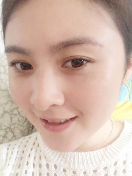 沈腾女友王琦私照曝光靠头合影显恩爱