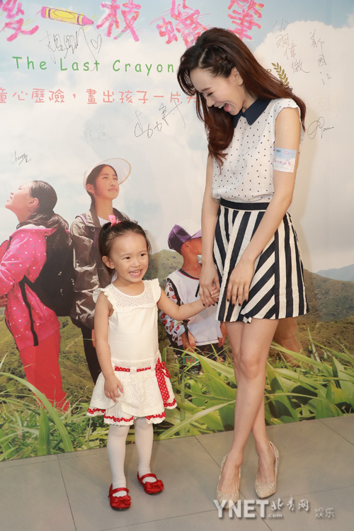 杨思琦带私生女亮相 否认恋富商靠自己买车