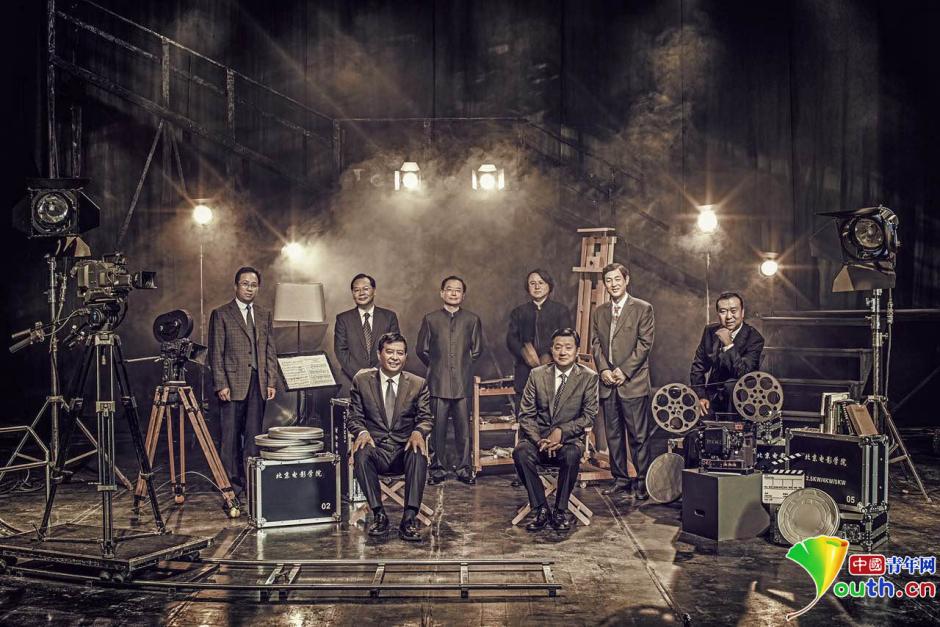 北影校庆官方合影出炉 超越时尚大片既视感十足