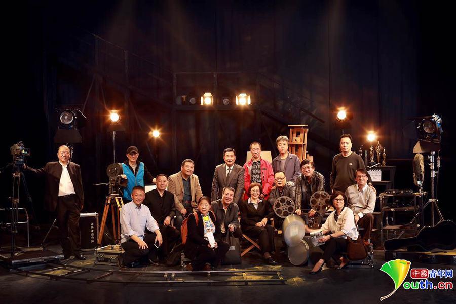 北影校庆官方合影出炉 超越时尚大片既视感十足 北影校庆官方合影出炉 超越时尚大片既视感十足