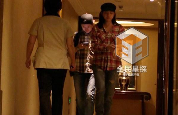 网曝陈晓花百万买钻戒求婚成功 陈妍希不否认 网曝陈晓花百万买钻戒求婚成功 陈妍希不否认