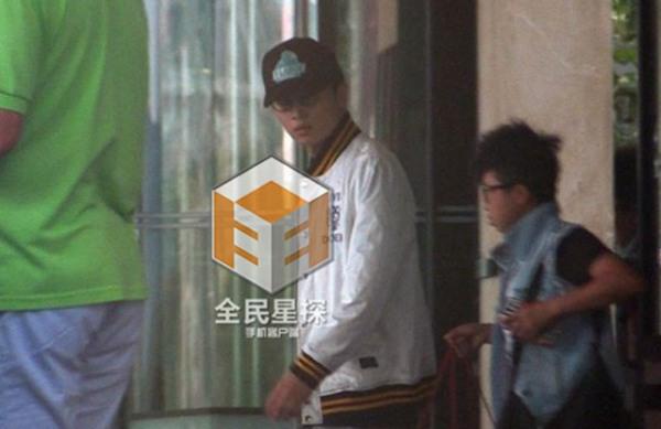 网曝陈晓花百万买钻戒求婚成功 陈妍希不否认 网曝陈晓花百万买钻戒求婚成功 陈妍希不否认