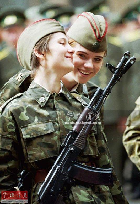 肤白貌美！俄罗斯乌克兰女兵天生丽质