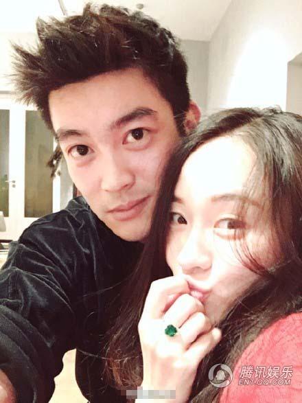 杜江为35岁霍思燕庆生 女方绿宝石戒指惹眼