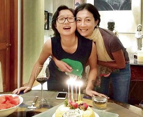 揭单亲妈妈心酸事 杨思琦为养女儿沦为啤酒妹 揭单亲妈妈心酸事 杨思琦为养女儿沦为啤酒妹