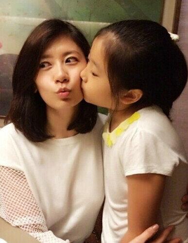 揭单亲妈妈心酸事 杨思琦为养女儿沦为啤酒妹 揭单亲妈妈心酸事 杨思琦为养女儿沦为啤酒妹