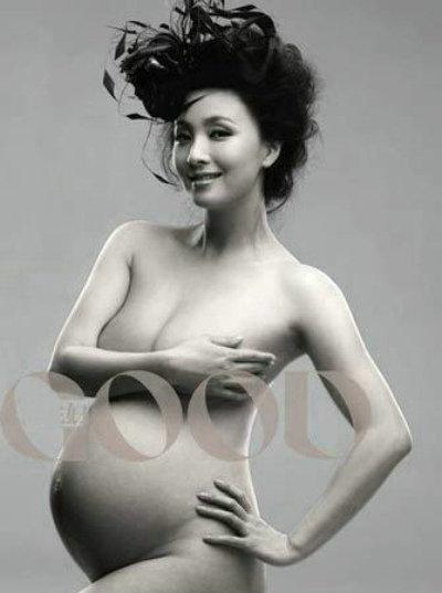 女星大尺度斗艳孕照 官恩娜挺巨肚出海划艇 女星大尺度斗艳孕照 官恩娜挺巨肚出海划艇