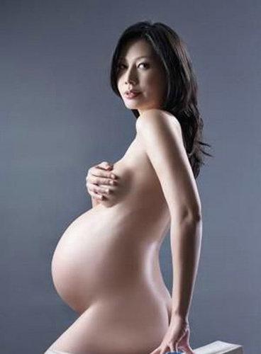 女星大尺度斗艳孕照 官恩娜挺巨肚出海划艇 女星大尺度斗艳孕照 官恩娜挺巨肚出海划艇