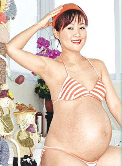 女星大尺度斗艳孕照 官恩娜挺巨肚出海划艇 女星大尺度斗艳孕照 官恩娜挺巨肚出海划艇