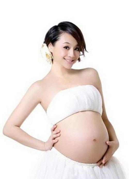 女星大尺度斗艳孕照 官恩娜挺巨肚出海划艇 女星大尺度斗艳孕照 官恩娜挺巨肚出海划艇
