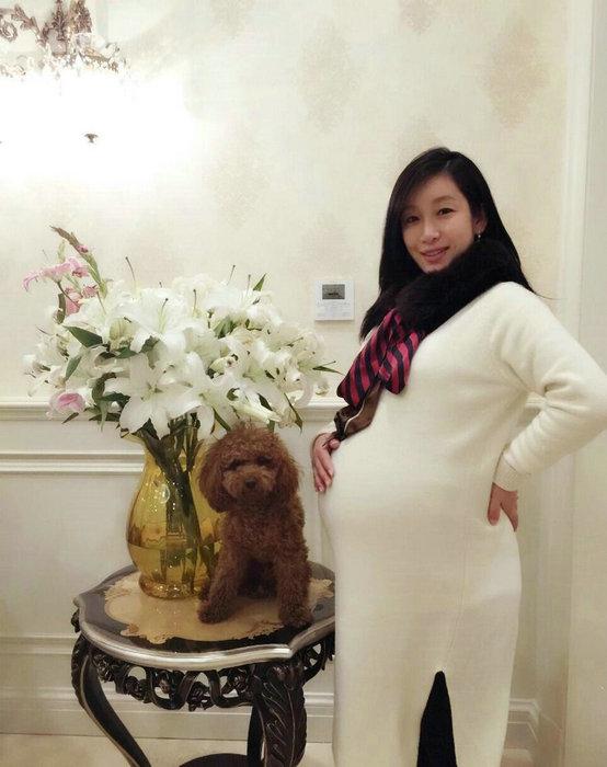 女星大尺度斗艳孕照 官恩娜挺巨肚出海划艇 女星大尺度斗艳孕照 官恩娜挺巨肚出海划艇