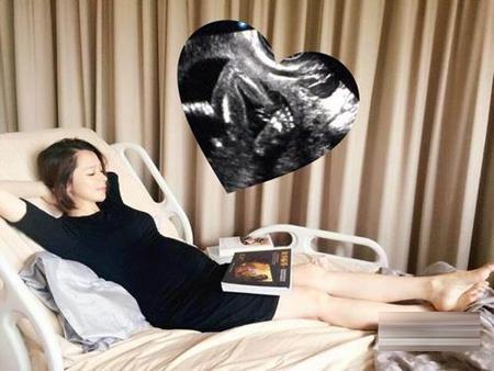 女星大尺度斗艳孕照 官恩娜挺巨肚出海划艇 女星大尺度斗艳孕照 官恩娜挺巨肚出海划艇