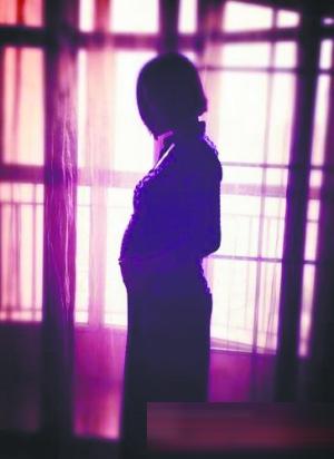 女星大尺度斗艳孕照 官恩娜挺巨肚出海划艇 女星大尺度斗艳孕照 官恩娜挺巨肚出海划艇