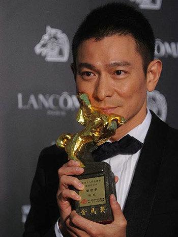 草根艺人成名路 王宝强曾当少林俗家弟子