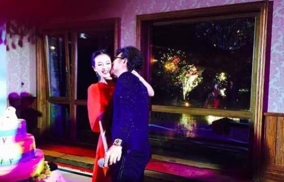 曝章子怡6月底已嫁汪峰赴美养胎 12月将产子