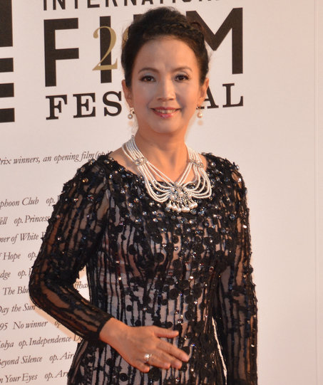 苍井空蕾丝甜美诱惑 希拉里白色抹胸性感迷人