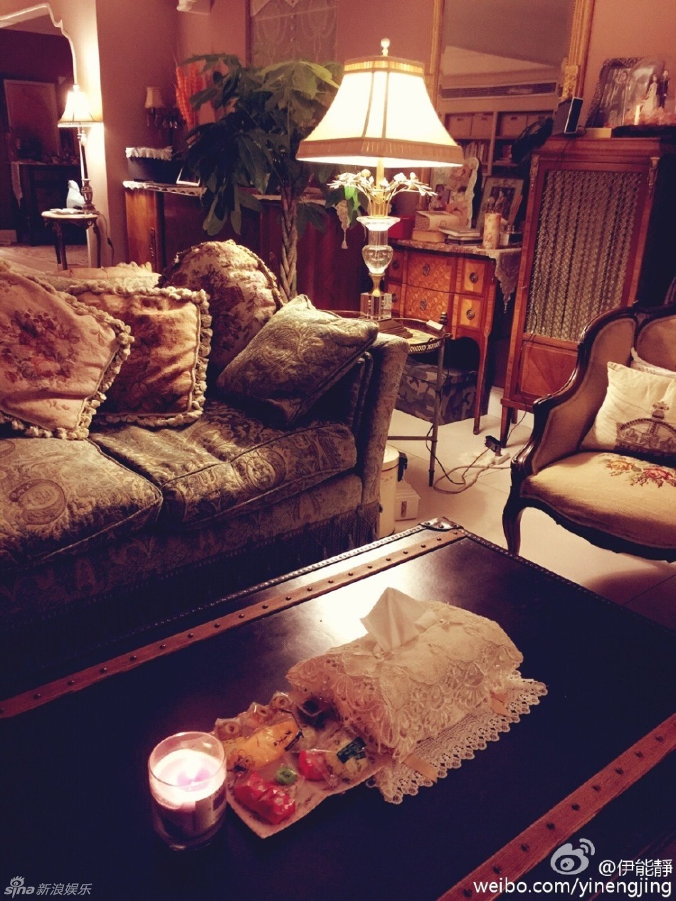 伊能静晒伊府家宴吃螃蟹 室内装修奢华