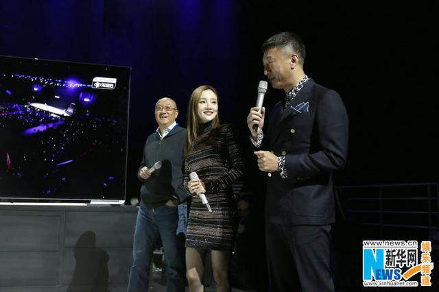 李小璐笑靥如花秀身材 孙红雷自嘲眼小脸大 李小璐笑靥如花秀身材 孙红雷自嘲眼小脸大
