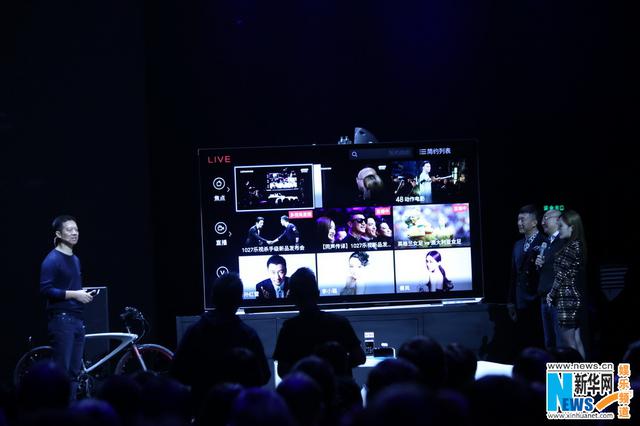 李小璐笑靥如花秀身材 孙红雷自嘲眼小脸大 李小璐笑靥如花秀身材 孙红雷自嘲眼小脸大