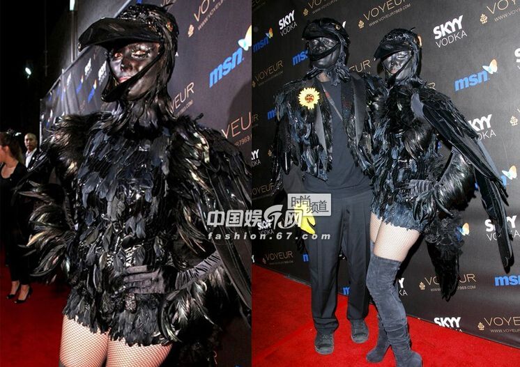 用生命在过万圣节！盘点“万圣女王”超模海蒂历年雷人造型