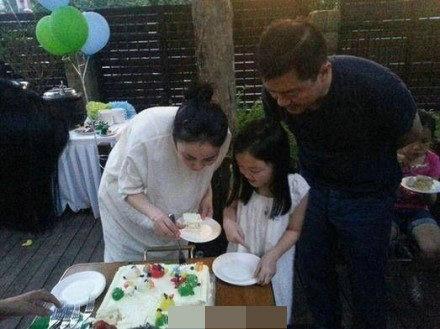 揭离婚女星生活现状 张柏芝携两子回港定居 揭离婚女星生活现状 张柏芝携两子回港定居