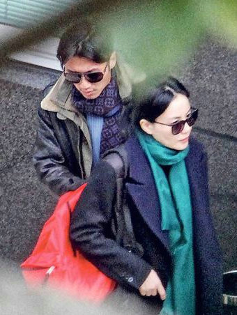 揭离婚女星生活现状 张柏芝携两子回港定居