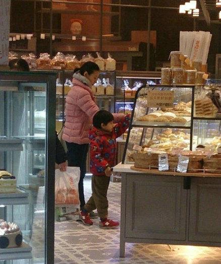 揭离婚女星生活现状 张柏芝携两子回港定居 揭离婚女星生活现状 张柏芝携两子回港定居