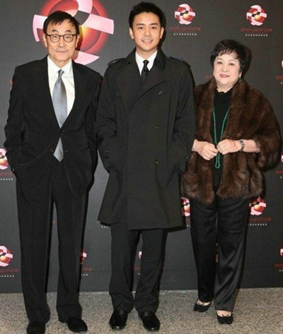 揭离婚女星生活现状 张柏芝携两子回港定居