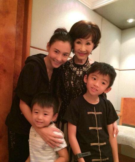 揭离婚女星生活现状 张柏芝携两子回港定居 揭离婚女星生活现状 张柏芝携两子回港定居